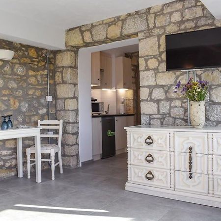 הוילה Kitriaí Coastal Stone Hideaway With Stunning Scenery מראה חיצוני תמונה
