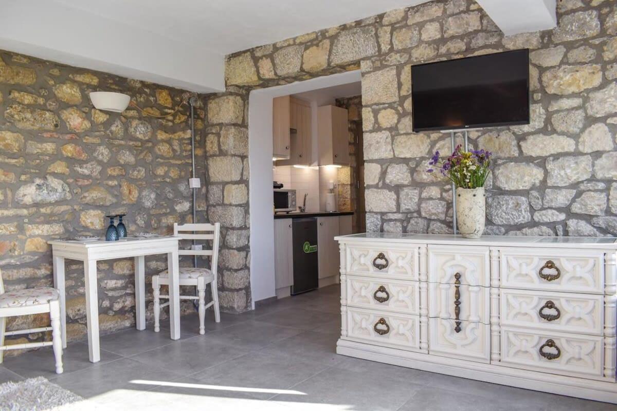 הוילה Kitriaí Coastal Stone Hideaway With Stunning Scenery מראה חיצוני תמונה